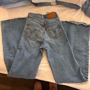 Levi Ribcage Bell 24x34